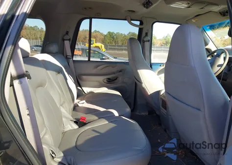 2001 Ford Expedition Xlt z USA, uszkodzony, nr VIN 1FMPU16L91LB64028